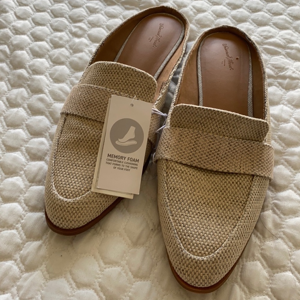 Universal Threads mules